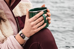 Fitbit has rolled out new watch faces to the Charge 5 and Luxe, former pictured. (Image source: Fitbit)