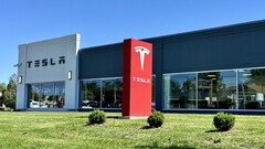 A Tesla service center (Image source: Dilip Vishwanat/SLBJ)