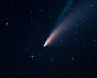 A comet seen in the night sky. (Image source: Justin Wolff via Unsplash)