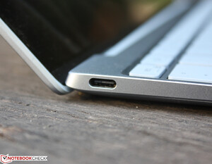 The Dell XPS 13 9315 has a Thunderbolt 4 port on each side (Images: Sebastian Jentsch)