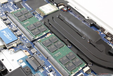The two accessible SODIMM slots sit next to the processor. We can notice no electronic noise or coil whine from our unit