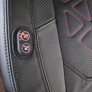 The seat heating, shown in red, can be adjusted in three stages.