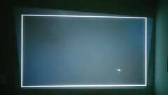 Auto-keystoning crops the active projection area to maintain a square image. Faint light bleed remains visible in the unused area (top left). (Image source: Notebookcheck)