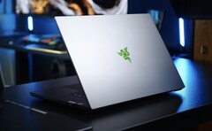 The Razer Blade 18 with an RTX 4090, Core i9 and 200Hz 4K screen is currently discounted by $900 (Image source: Alex Wätzel)