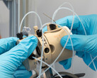 Lots of hoses and even more cables for automated experiments. (Image source: Empa)