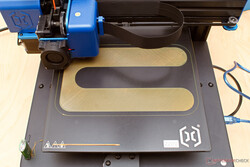 Print bed with the first layer of the practical test Print speed