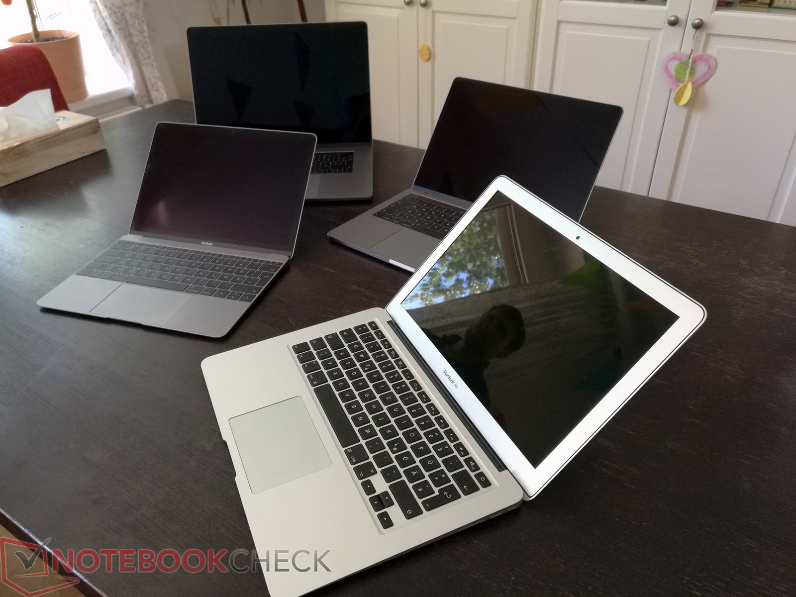 Apple MacBook Air 13 2017 Laptop (1.8 GHz) Review - NotebookCheck