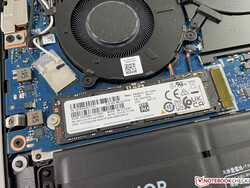 The M.2-2280 SSD (PCIe 4.0) can be replaced.
