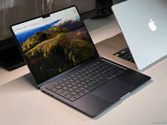 The 13-inch Apple MacBook Air with Apple's M3 CPU is on sale at Amazon for a record-low price. (Image source: Notebookcheck / Andreas Osthoff)