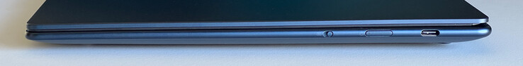 Right: Webcam eShutter, power button, USB-C 4.0 (40 Gbit/s, DisplayPort ALT mode 1.4, Power Delivery 3.1)