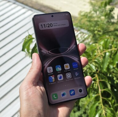 Vivo X200 Ultra smartphone display brightness ourdoors