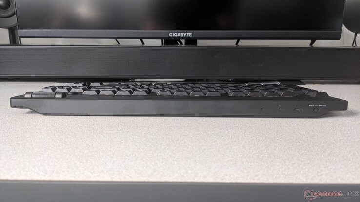 The BlackWidow V4 HyperSpeed TKL connectivity options
