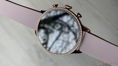 An official solution for left-handed people who wear Wear OS smartwatches could arrive soon. (Image source: NotebookCheck)