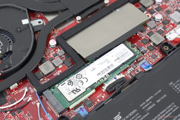 Our unit comes with the same Samsung PM981a MZVLB1T0HBLR SSDs as on the GX550