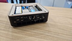Sapphire has shown off a new AMD-powered mini PC (image source: Computerbase)