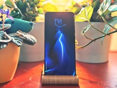 The Motorola Edge 40 Neo appears to be getting a successor. (symbolic image, image source: Florian Schmitt, Notebookcheck)