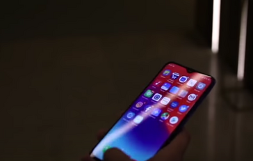 The display with the rounded notch (Source: Technical Guruji on YouTube)