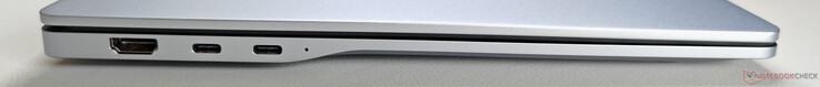 Left: HDMI 2.1 (4K@ 60 Hz), 2x USB-C 4.0 (40 GBit/s, DisplayPort, Power Delivery)