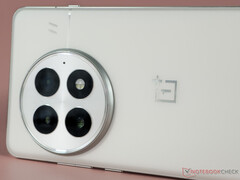 LineageOS 23 has brought Android 16 to the OnePlus 13 before OnePlus has with OxygenOS 16. (Image source: Notebookcheck)