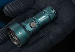 The E10 2.0 EDC flashlight has a long throw and compact dimensions (Image source: Acebeam)