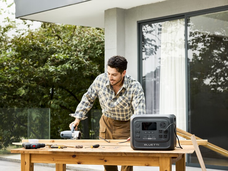 The Bluetti Elite 300 boasts a 3,014.4 LiFePO4 battery (Image source: Bluetti)