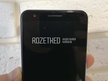 No notch. (Source: Rozetked)