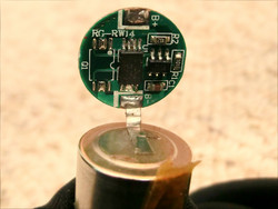 Lithium-ion battery charge controller (Photo: Wikimedia Commons)