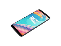 Review: OnePlus 5T. Test unit provided by OnePlus.
