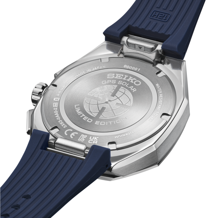 The new quick-change system lets you swap straps with a single push of a button.