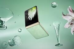 The Tecno Phantom V Flip 2 has a bigger cover display than its predecessor. (Image source: Tecno) 