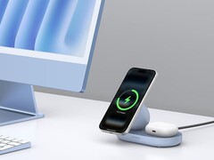 Ugreen’s 15W 2-in-1 Magnetic Wireless Charger is now available in blue. (Image source: Ugreen)