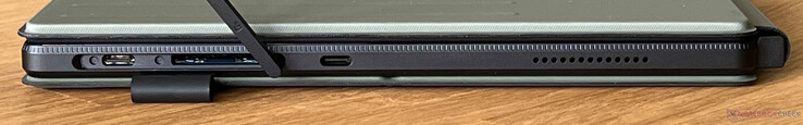USB-C 4.0 (40 Gbit/s, DisplayPort ALT mode, Power Delivery), SD card reader, USB-C 4.0 (40 Gbit/s, DisplayPort ALT mode, Power Delivery)