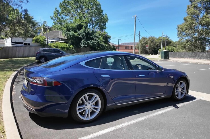The Model S did require an out-of-warranty door handle repair. (Image source: Ludicrous Feed via YouTube)