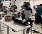 Tesla Optimus folds shirts - but not autonomously (Image: Elon Musk on X)