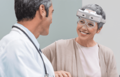 Ocutrx OcuLenz headset allows macular degeneration sufferers to see better. (Source: Ocutrx)