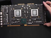 Dual-GPU cards are still alive. (Image Source: Der8auer)