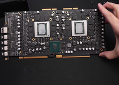 Dual-GPU cards are still alive. (Image Source: Der8auer)