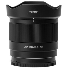 Included detachable lens hood (Image Source: Viltrox)