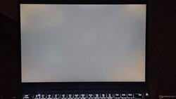 Lenovo ThinkPad T14s Gen 5: Minor backlight bleeding (enhanced view)