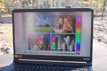 Outdoors: easily usable thanks to the matte surface and good brightness