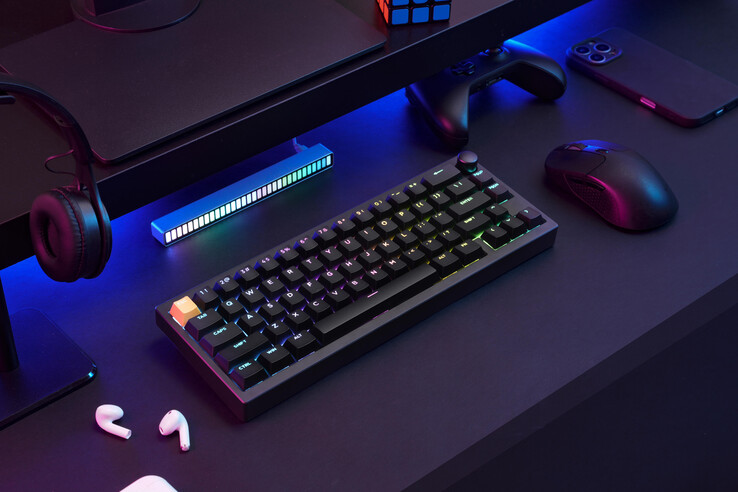 Lemokey P2 HE in black with shin-through keycaps. (Image source: Lemokey)