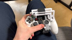 3D-printed PS4 controller mod for one-handed usage (image: Akaki Kuumeri/YouTube)