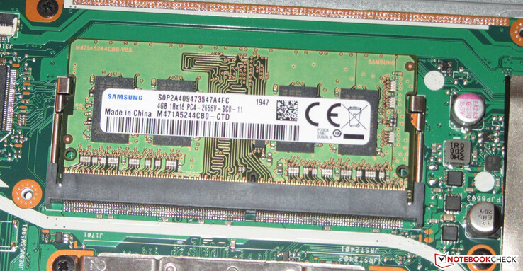 The working memory (8 GB; 4 GB module + 4 GB onboard) runs in dual-channel mode.
