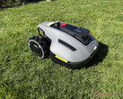The Mammotion Yuka Mini is one of the best wireless robot lawnmowers for small gardens. (Image source: Marcus Schwarten / Notebookcheck)