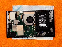 The Nintendo Switch 2&#039;s cooling system includes a small fan and copper heatpipe (Image source: ProModding, YouTube)