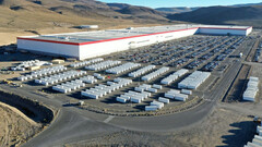 Nevada factory with Tesla Megapacks (image: Sawyer Meritt/X)