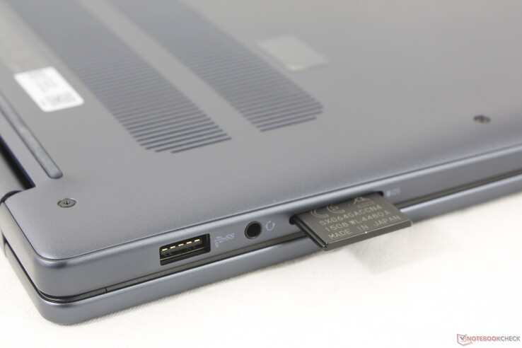 Fully inserted SD card still protrudes by almost half its length