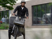 Cube's Trike Hybrid series has a tilting mechanism and a rear differential to improve cornering safety. (Image source: Cube)
