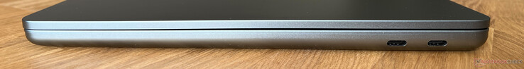 Right: 2x USB-C 3.2 Gen 2 (10 GBit/s, DisplayPort ALT Mode 1.4a, Power Delivery)