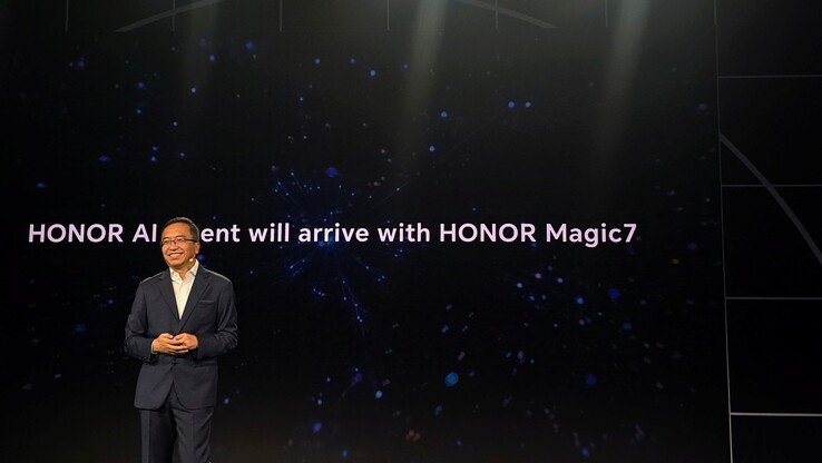 Honor CEO George Zhao introduces the brand's latest AI Agent. (Source: Digital Chat Station via Weibo)